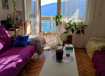 Satılık - Topla, Herceg Novi'de, tüm olanaklara yakın, harika bir konumda bulunan daire.