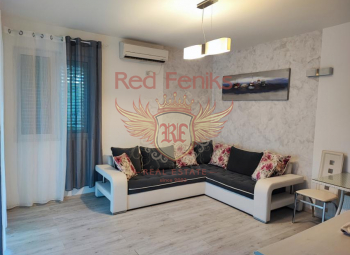 Baosici, Herceg Novi'de Satılık Daire – 54 m²
Mülk Genel Bakışı:

Boyut: 54 m² (6 m² teras dahil)
Konum: Baosici, Herceg Novi
Denize Uzaklık: Yaklaşık 250 metre
Temel Özellikler:

Odalar: 1 yatak odası, yemek ve oturma odası, 1 banyo ve geniş bir teras.