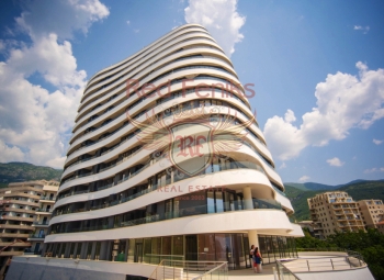 For sale one bedroom apartment with sea view in Becici 

Area of the apartment 46m2 and located on the 11th floor.