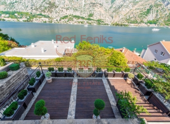 For sale New modern villa in Muo, Kotor located just 30 m from the sea with an area of ​​510 m2, on three levels and attic.