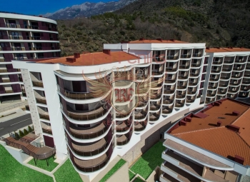 Wohnung mit Meerblick zum Verkauf in Becici, Budva Riviera Montenegro.