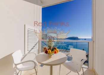 For sale one bedroom apartment in the luxury complex on the front line in Budva.
