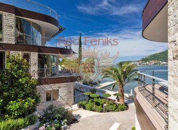 Three-bedroom apartment with stunning view over the sea located in luxury waterfront residental complex Dukley Gardens.