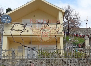 Two-storey house for sale in the village Markovici area of 76m2 plus terrace area.