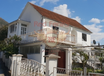 Two-storey house 272 sq m with a plot of 500 sq meters is located 500 meters from the center of Tivat, in Seljanovo, Montenegro.