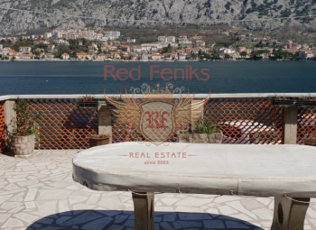 Old three-storey house for sale on the first line in Muo, Kotor bay, Montenegro.