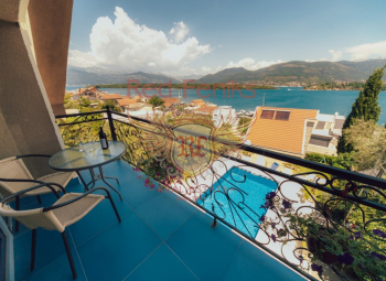 Beautiful Villa for Sale in Tivat – €685,000

Property Overview:


	Location: Đuraševići, Tivat
	Price: €685,000
	Year of Construction: 2010
	Bedrooms: 5
	Bathrooms: 3
	Living Area: 220 m²
	Land Size: 400 m²
	Parking: Private closed parking space (1 spot)
	Distance from Sea: 150 meters


Key Features:


	Stunning Sea View: Enjoy breathtaking views of the Tivat Bay and the island of Sveti Marko.