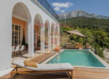 Stunning Panoramic Villa "Santa Barbara" in Herceg Novi

Villa "Santa Barbara" is an exquisite, fully furnished property located in the peaceful neighborhood of Ratisevina, Herceg Novi.