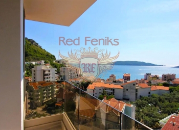 For sale three bedroom penthouse with panoramic sea view.