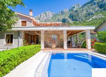 Check out this wonderful, cozy villa with a pool, surrounded by Mediterranean vegetation and just 200 meters from the sea in Orahovac, Kotor.