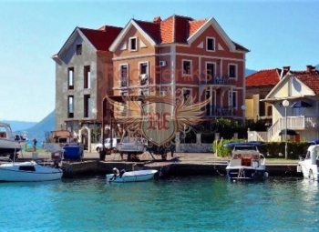 Mini-hotel for sale on the first line of Tivat, Montenegro

1.