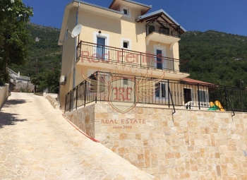 For sale - lovely town house with amazing sea view, close to the a beach.