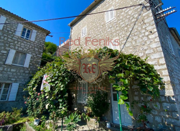 Zu verkaufen! Schönes Steinhaus an vorderster Front im Küstendorf Kostanjica, Bucht von Kotor.