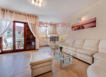 Welcome to your dream home in Kamenari! This spacious 127m2 apartment offers the perfect blend of comfort and luxury.
