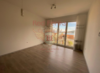 Charmantes Apartment mit 1 Schlafzimmer und malerischem Meerblick

Eingebettet in die lebhafte Küstengemeinde Djenovici bietet dieses entzückende Apartment mit einem Schlafzimmer eine idyllische Mischung aus Komfort, Bequemlichkeit und einer faszinierenden Aussicht.