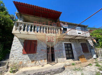 Harika teklif - Herceg Novi, Kumbor'da yeniden inşa için muhteşem deniz manzaralı taş ev.