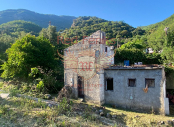 House for reconstruction located in Baosici, close to main road.