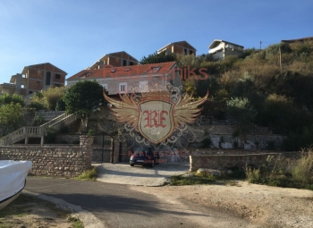 Ancient stone house (more than 300 years old) with total area of 250 sqm.