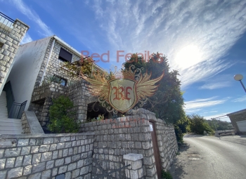 Rijeka Rezevici'de satılık güzel taş ev
Karadağ'ın en güzel yerlerinden birinde güzel deniz manzaralı bir taş ev var.