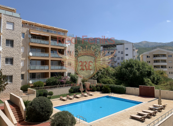 For sale three bedrooms apartment in complex with swimming pool, Becici 

Area of the apartment 114m2 and located on the 3d floor.