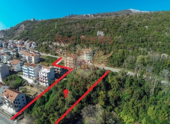 Plot of 1550 m2 with good conditions in the most popular location in the city.