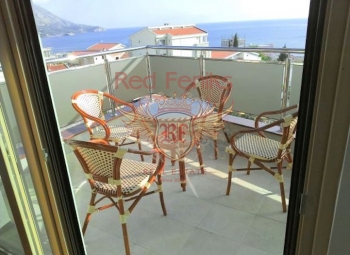 Zu verkaufen geräumige, helle Wohnung in bečići, Montenegro.