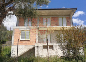 Unfinished house for sale in the village Podi, Herceg Novi.