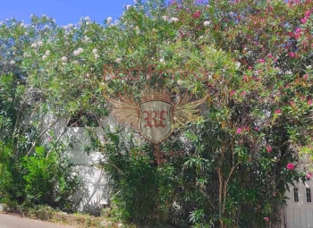 Zu verkaufen kleines Haus in Becici mit Meerblick.