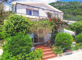 Zu verkaufen schönes Haus in Budva mit Meerblick.