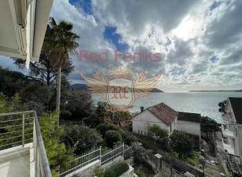 for sale
Large 4 floors apartment in the center of Herceg Novi with sea view.