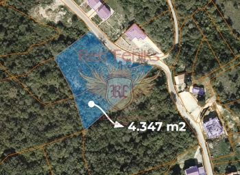 For sale plot in Dub, Kotor
Plot is located in the peaceful “new constructed residential area” of Dub, where recently
constructed villas and family apartment buildings are, approximately 10 km away from the crowds and city noise.