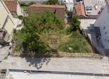 For sale! Investment plot for building 600 m2, excellent location 200 m from the sea, close to a luxury hotel and marina, promenade and all urban infrastructure.