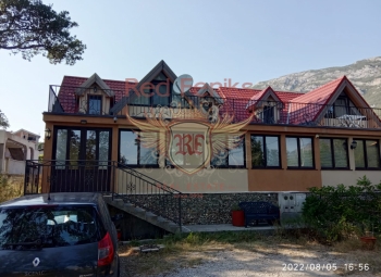 For sale townhouse in the style of an Alpine chalet in Sutomore, at the foot of Mount Hai-Nehai.