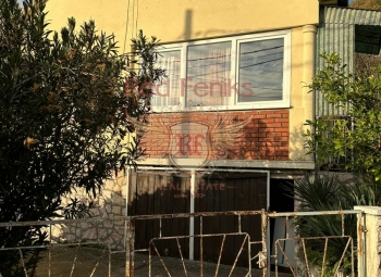 Na prodaju kuća za rekonstrukciju u Donjoj Lastvi, Tivat.