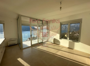 Prodaje se stan - penthouse sa dvije spavaće sobe 80 m2 i terasom od 150 m2 u novoj kući.