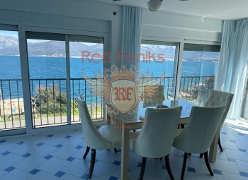 For sale House on the first line on the Lustica peninsula,

Krasici village with a total area of ​​224m 2 and a garden of 135m2

undeveloped, it is guaranteed an unobstructed sea view with the possibility

of building residential or commercial premises.