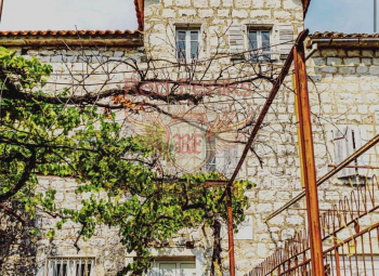 Zu verkaufen – das schöne Steinhaus in Drazin Vrt, einem wunderschönen Küstendorf zwischen Perast und Orahovac.