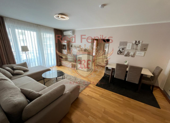 Die zum Verkauf stehende Wohnung mit einer Fläche von 75 m² befindet sich im 1.