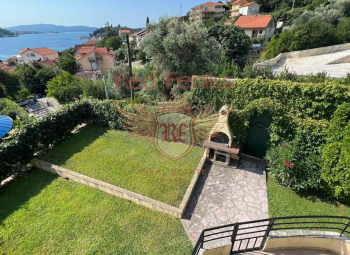 Na prodaju

dvoetažni stan sa placem u  Kamenarima, Herceg Novi

Stan je površine 122 m2.