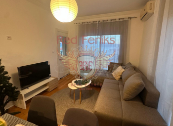 Zum Verkauf steht ein charmantes und komplett möbliertes Zwei-Zimmer-Apartment in der begehrten Wohngegend Donja Lastva in Tivat.