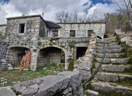 Steinruine in der Gegend von Mokrine, Herceg Novi, Villa in Herceg Novi kaufen, Villa in der Nähe des Meeres Baosici
