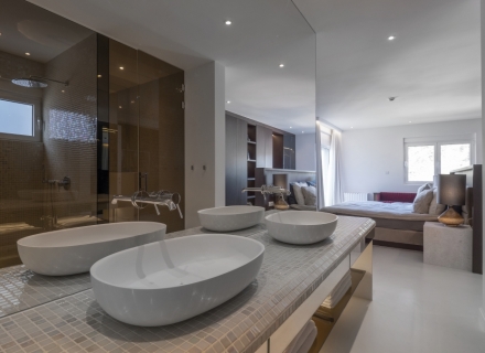 Panoramski luksuzni penthouse sa bazenom u Rafailovićima., Nekretnine u Crnoj Gori, prodaja nekretnina u Crnoj Gori, stanovi u Region Budva
