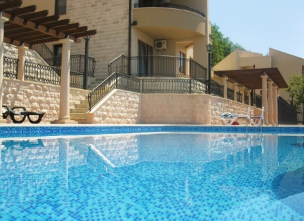 Wohnkomplex in Herceg Novi, Hotel in Montenegro zum Verkauf, Hotelkonzeptwohnungen zum Verkauf in Baosici