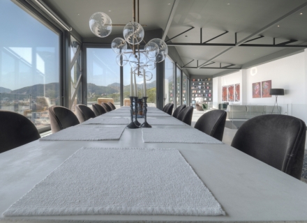 Panorama-Luxus-Penthouse mit Swimmingpool in Rafailovici., Verkauf Wohnung in Becici, Haus in Montenegro kaufen