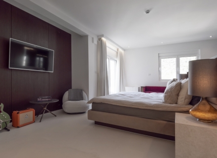 Panoramski luksuzni penthouse sa bazenom u Rafailovićima., stanovi u Crnoj Gori, stanovi sa visokim potencijalom zakupa u Crnoj Gori, apartmani u Crnoj Gori
