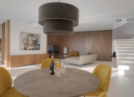 Panorama-Luxus-Penthouse mit Swimmingpool in Rafailovici., Wohnungen in Montenegro, Wohnungen mit hohem Mietpotential in Montenegro kaufen