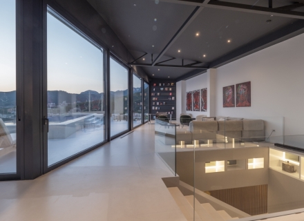 Panoramski luksuzni penthouse sa bazenom u Rafailovićima., prodaja stana u Becici, kupovina kuće u Crnoj Gori, kupovina stana na moru u Crnoj Gori