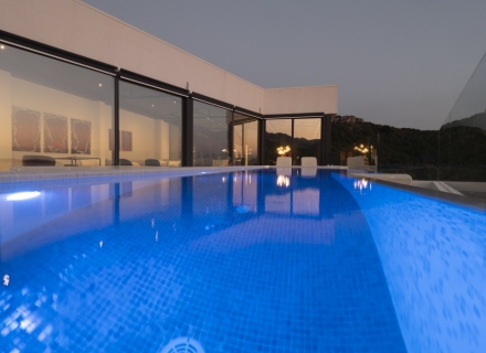 Rafailovici'de Yüzme Havuzlu Panoramik Lüks Penthouse., Montenegro da satılık emlak, Becici da satılık ev, Becici da satılık emlak