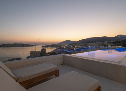 Panoramski luksuzni penthouse sa bazenom u Rafailovićima., prodaja stana u Becici, kupovina kuće u Crnoj Gori, kupovina stana na moru u Crnoj Gori