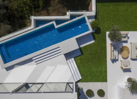 Panoramski luksuzni penthouse sa bazenom u Rafailovićima., prodaja stanova u Crnoj Gori, stanovi za izdavanje u Becici, prodaja stanova